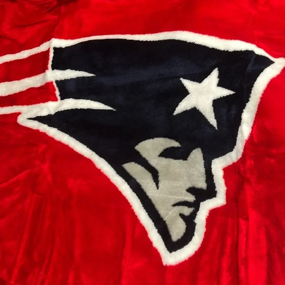 Denali 60x50 Patriots Microplush Throw - Picture 4 of 9